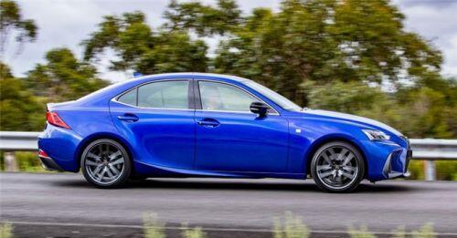 Cận cảnh Lexus IS Black Line Special: Giới hạn 150 chiếc, giá hơn 1 tỷ đồng