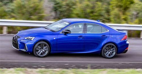 Cận cảnh Lexus IS Black Line Special: Giới hạn 150 chiếc, giá hơn 1 tỷ đồng