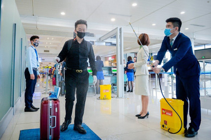 Gần 600 người Việt từ vùng dịch về sân bay Nội Bài hôm nay