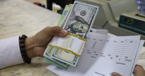 Giá USD tự do hạ nhiệt, USD ngân hàng lại nhích lên