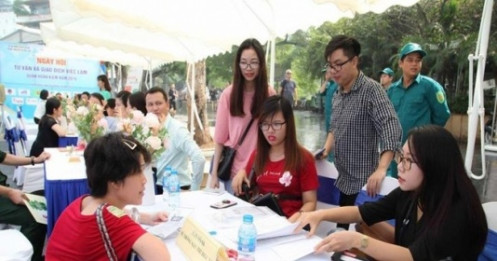 Lao động mất việc do COVID-19 được trả 50% tiền môi giới