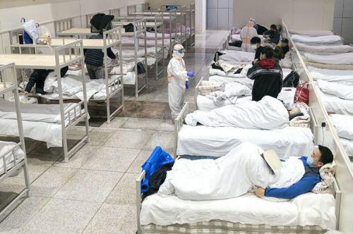 Báo Anh hoài nghi khi thấy hàng nghìn lọ tro cốt chất tại nhà tang lễ Vũ Hán