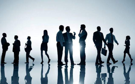 Lãnh đạo mua bán cổ phiếu: Tiếp tục đẩy mạnh gom hàng