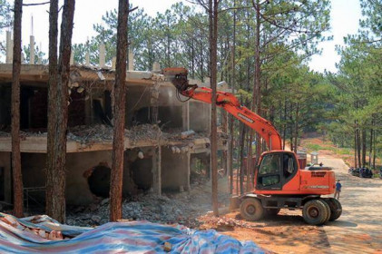 Khách sạn xây trái phép trong rừng Đà Lạt