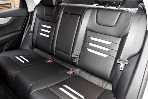 Cận cảnh xe sedan giá gần 250 triệu đồng
