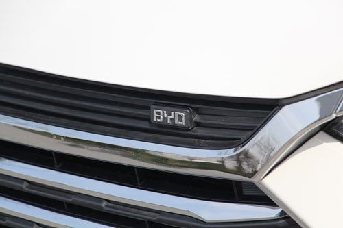 Cận cảnh xe sedan giá gần 250 triệu đồng
