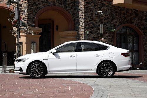 Cận cảnh xe sedan giá gần 250 triệu đồng