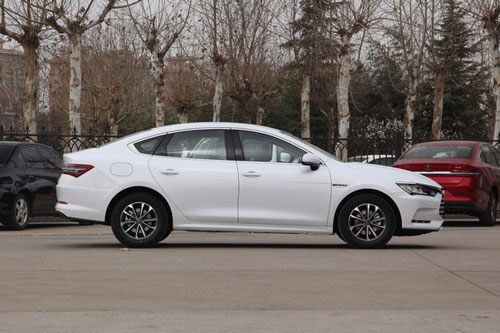 Cận cảnh xe sedan giá gần 250 triệu đồng