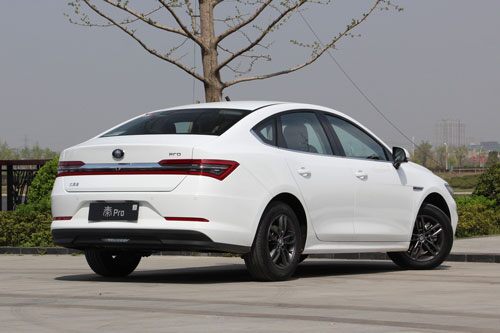 Cận cảnh xe sedan giá gần 250 triệu đồng