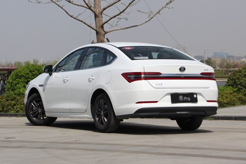Cận cảnh xe sedan giá gần 250 triệu đồng