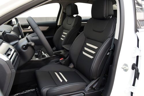 Cận cảnh xe sedan giá gần 250 triệu đồng