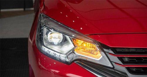 Chọn mua Mitsubishi Attrage CVT hay Hyundai Accent AT đặc biệt?