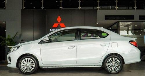 Chọn mua Mitsubishi Attrage CVT hay Hyundai Accent AT đặc biệt?