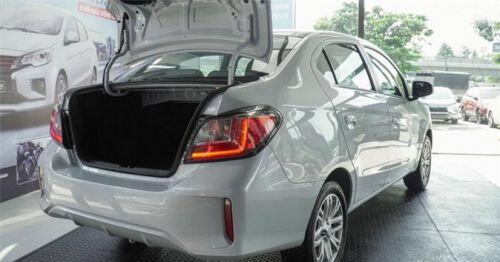 Chọn mua Mitsubishi Attrage CVT hay Hyundai Accent AT đặc biệt?