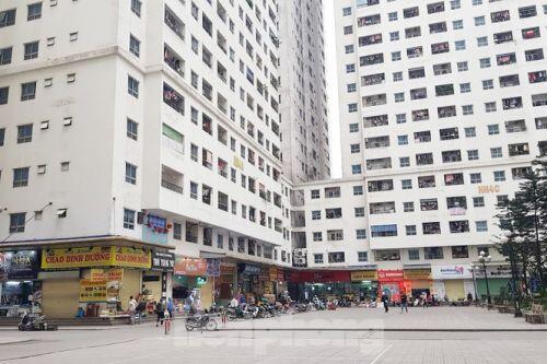 Chung cư vạn dân Hà Nội 'không bóng người' ngày đầu cách ly toàn xã hội