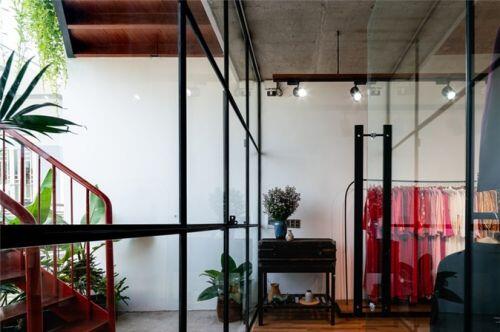 Nhà ở kết hợp với studio áo cưới được bố trí hợp lý