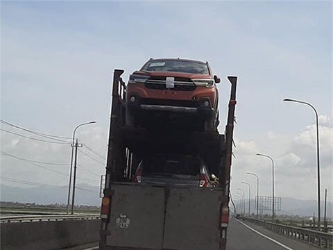 Đối thủ giá rẻ của Mitsubishi Xpander Cross, Toyota Rush về Việt Nam với số lượng lớn