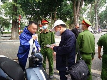 Thủ tướng chỉ đạo xử lý nghiêm những ai không đeo khẩu trang, tụ tập đông người