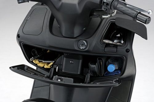 Xe ga 200 phân khối, phanh ABS, giá cao hơn Honda SH