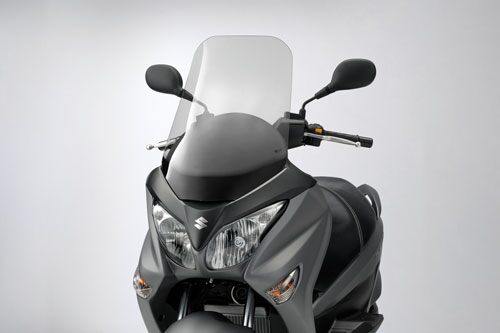 Xe ga 200 phân khối, phanh ABS, giá cao hơn Honda SH