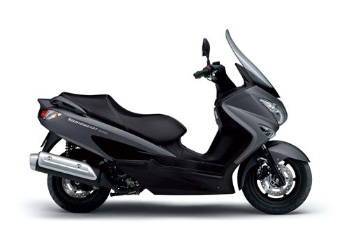 Xe ga 200 phân khối, phanh ABS, giá cao hơn Honda SH