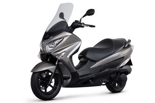 Xe ga 200 phân khối, phanh ABS, giá cao hơn Honda SH