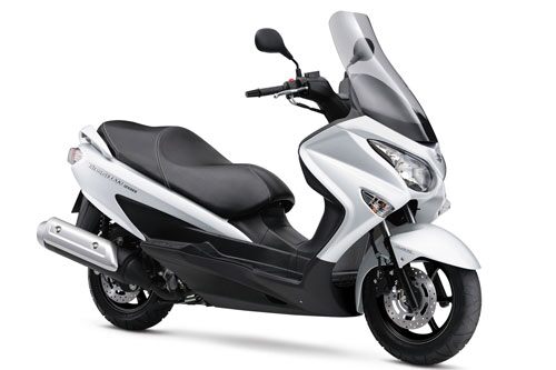 Xe ga 200 phân khối, phanh ABS, giá cao hơn Honda SH