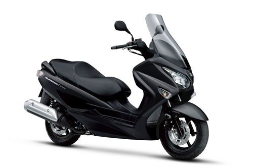Xe ga 200 phân khối, phanh ABS, giá cao hơn Honda SH