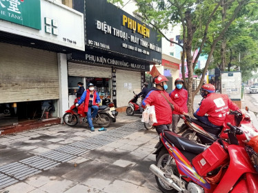 Cách ly xã hội: Shipper đắt khách, bội thu đơn hàng