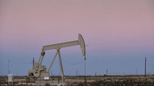 Dầu vọt hơn 5% khi OPEC+ đạt thỏa thuận lịch sử sau 4 ngày đàm phán căng thẳng
