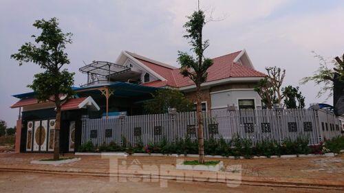 Xây biệt thự trên đất nông nghiệp ở Đắk Lắk: Bị xử phạt vẫn thi công rầm rộ