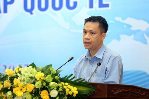 Điều hành xăng dầu trong nước thế nào khi giá dầu thế giới giảm chưa từng có