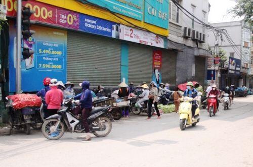 Nới giãn cách xã hội: Người dân không thể chủ quan