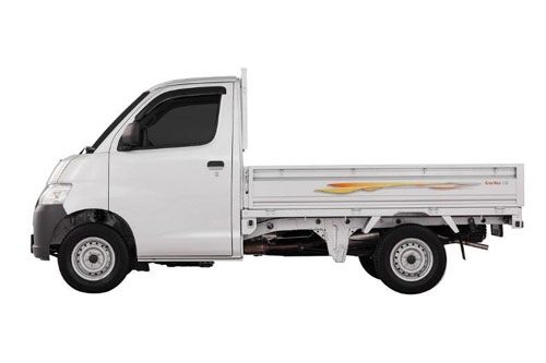 Toyota Avanza cho Mitsubishi Xpander ‘ngửi khói’