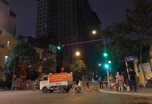 Hà Nội phong tỏa đường Trần Phú, chuẩn bị “cắt ngọn” nhà 8B Lê Trực