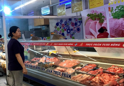 Các chuỗi bán lẻ giảm giá thịt heo ‘ăn lễ’