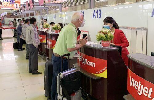 Vietjet hỗ trợ hành khách ảnh hưởng COVID-19 thế nào?