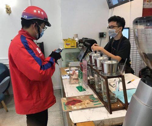 Các chuỗi nhà hàng chỉ hoạt động 50% công suất khi được phép mở