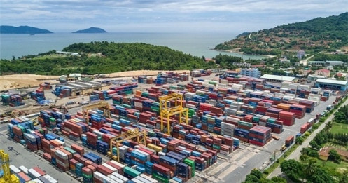 Xuất nhập khẩu đạt 162,8 tỷ USD, vẫn tăng 3% trong bốn tháng chống Covid-19