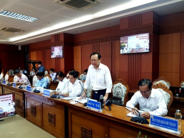 Giám đốc Sở Y tế bật khóc, giải trình giá mua máy xét nghiệm Covid-19