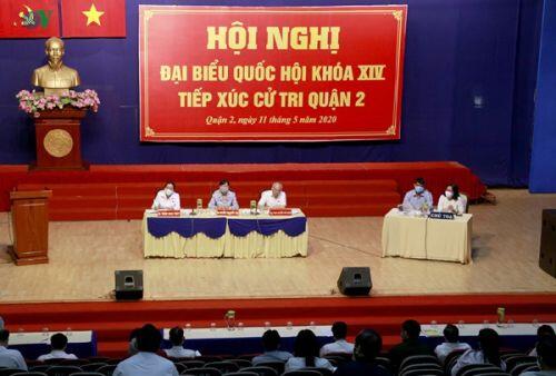 Vụ Thủ Thiêm: Cử tri bên ngoài bức xúc, cử tri dự họp không nêu ý kiến