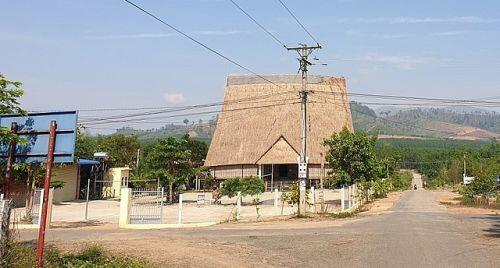 Chiêm ngưỡng nhà rông lớn nhất Tây Nguyên