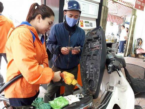 Giá xăng liên tục giảm, quỹ bình ổn giá dư “kỷ lục” hơn 4.950 tỉ đồng