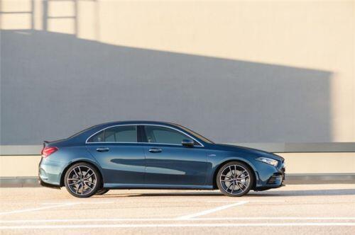 Khám phá Mercedes-AMG A 35 4Matic giá hơn 2 tỷ đồng