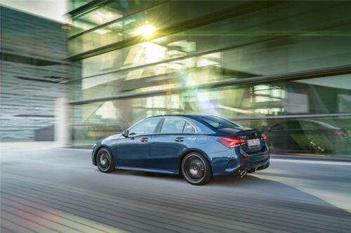Khám phá Mercedes-AMG A 35 4Matic giá hơn 2 tỷ đồng