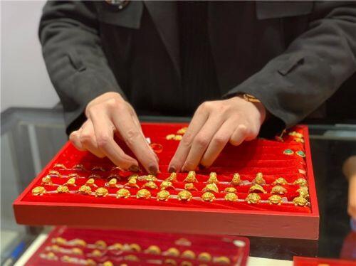 Giá vàng hôm nay 17/5: Vượt qua biến động, trụ vững ở mức cao