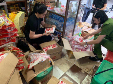 Hà Nội: Làm rõ 6 đối tượng liên quan trong vụ phát hiện 1,4 tấn mỳ chính giả