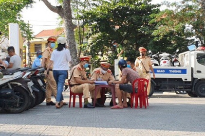 Đổ xô mua bảo hiểm xe máy giá rẻ: Nguy cơ “tiền mất tật mang”
