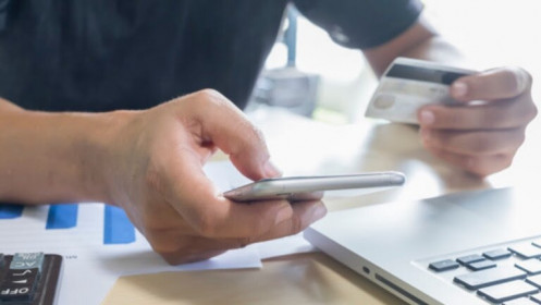 Số thẻ ATM ‘chết’ gần một nửa