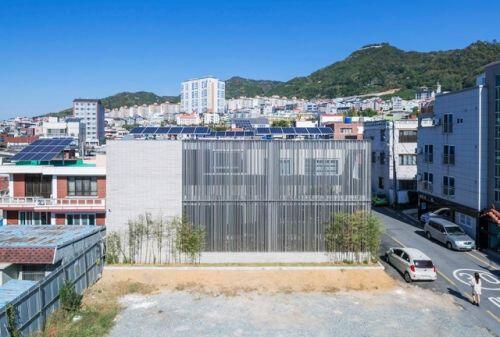 Khu vườn bí mật bên trong biệt thự thép độc đáo ở Hàn Quốc